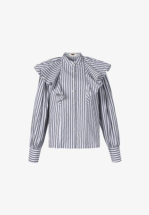 Witte en zwarte blouse met verticale strepen, met gerimpelde schouderdetails, lange mouwen, knoopsluiting aan de voorkant en een staande kraag.