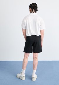 Thumbnail Image 4
