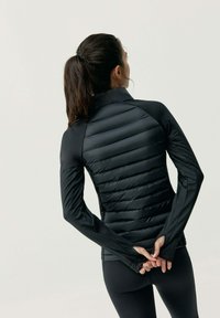 Born Living Yoga ZURI czarny