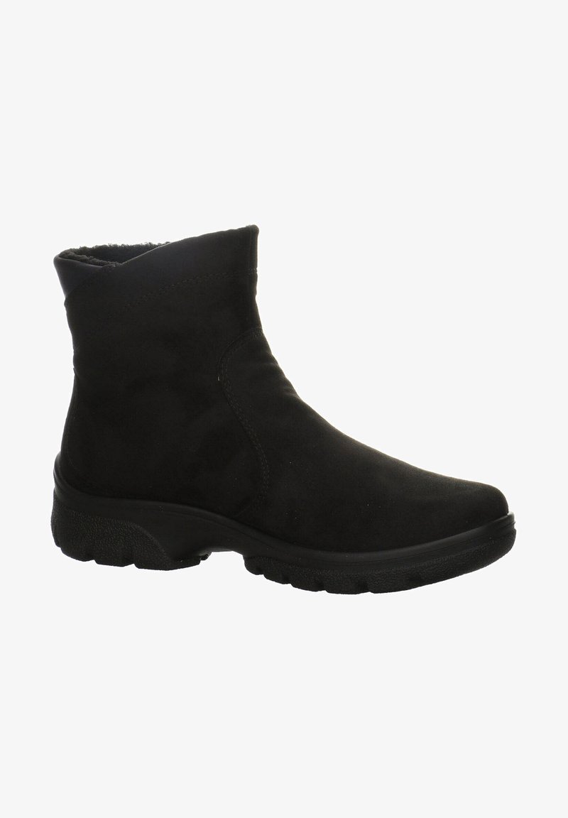 Bottine en daim noir avec une semelle en caoutchouc texturé, doublure intérieure douce et bout arrondi. Elle dispose d'un talon bas et d'accents de couture.