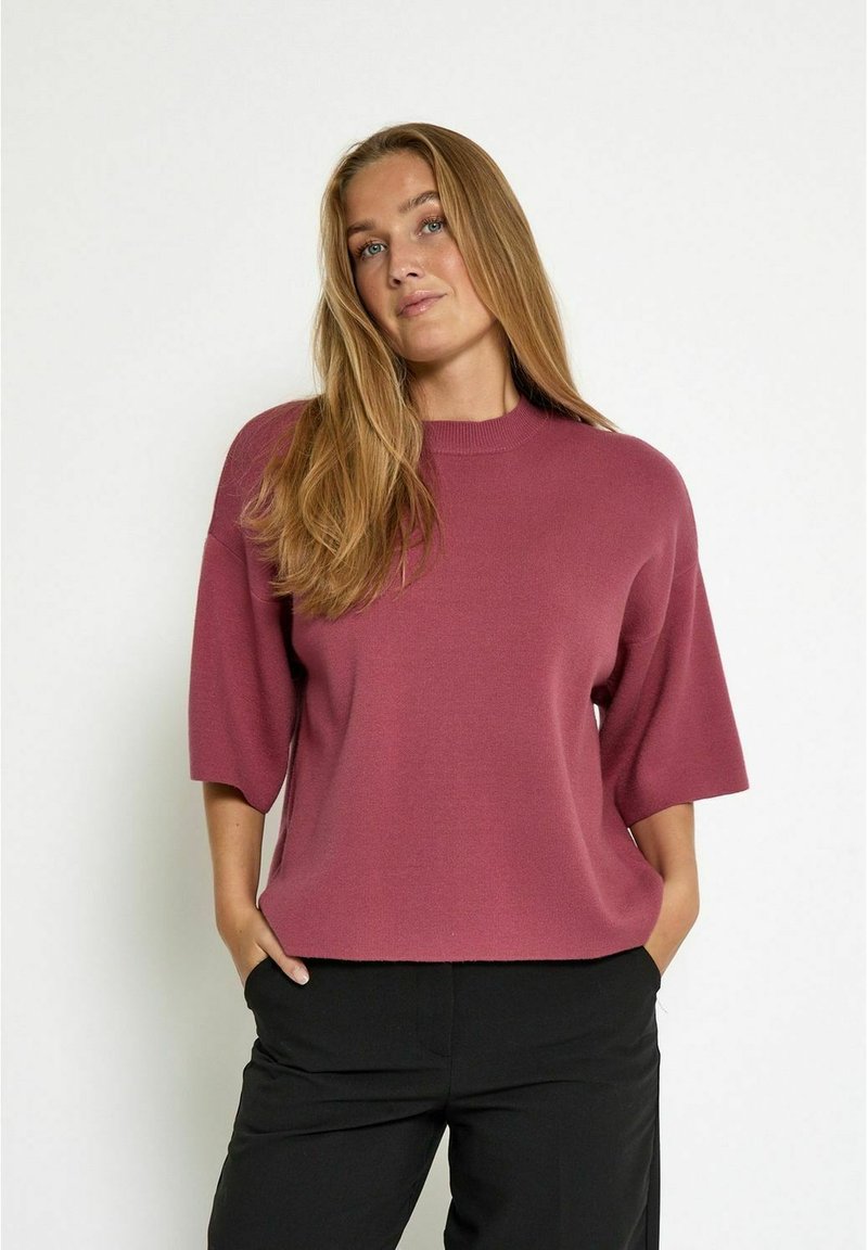 Short-sleeve sweater in mauve, featuring a round neckline and soft texture. Loose fit, with a straight hemline and minimal design details.