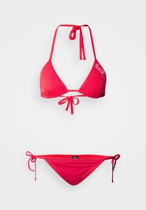 Σετ ροζ μπικίνι που περιλαμβάνει τοπ με τριγωνικό σχήμα και δεσίματα στο λαιμό, καθώς και κάτω μέρος με δεσίματα στα πλάγια, κατασκευασμένο από λείο, ελαστικό υλικό.