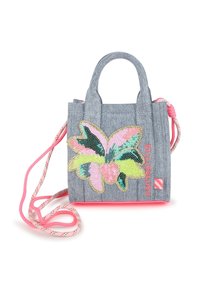 Μικρή τσάντα χειρός από μπλε τζιν με φλοράλ σχέδιο από παγιέτες σε ροζ, πράσινο και χρυσό. Διαθέτει ροζ λουράκι και το κείμενο "BILLIEBLUSH".
