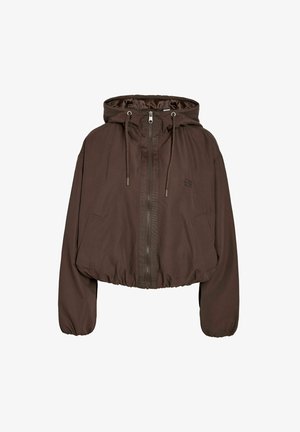 Veste courte marron à capuche avec fermeture éclair à l'avant, capuche à cordon de serrage, poignets et ourlet élastiques, et deux poches latérales.