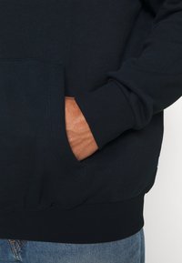 Jack & Jones JJECORP LOGO - Jersey con capucha - navy blazer/print