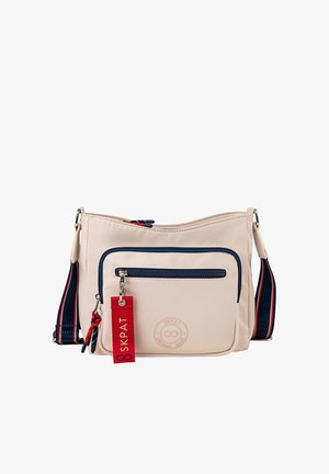 Bolso bandolera beige de nylon con detalles en azul marino, que incluye un bolsillo frontal con cremallera, parche con el logo y una correa ajustable con detalles en rojo y azul marino.
