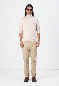 Tommy Hilfiger PIMA ROLL NECK - Pullover - timeless camel