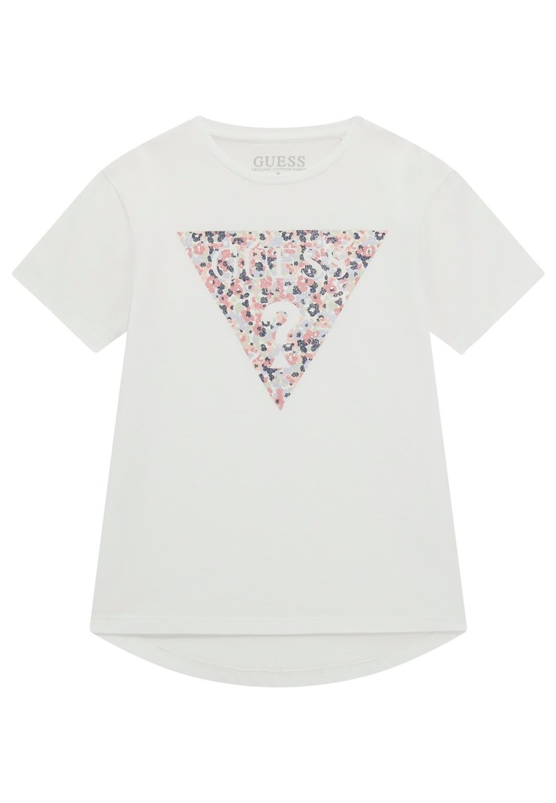T-shirt blanc en coton biologique avec un motif floral triangulaire en rose, bleu et blanc, avec le texte "GUESS?" au centre.