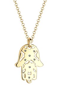 Collana in tono oro con pendente hamsa intagliato adornato da sei pietre rhinestone trasparenti, su una delicata catena a maglie.