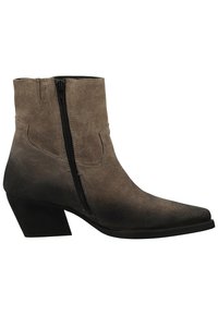 Stivale alla caviglia in suede taupe con punta affusolata, cerniera laterale e tacco a blocco nero. Texture sfumata dal chiaro allo scuro alla base.