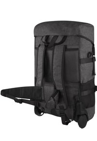 Grau textile Rucksack mit strukturiertem Design, verstellbaren gepolsterten Riemen, Netzdetails und einem ausziehbaren Griff zum Ziehen.