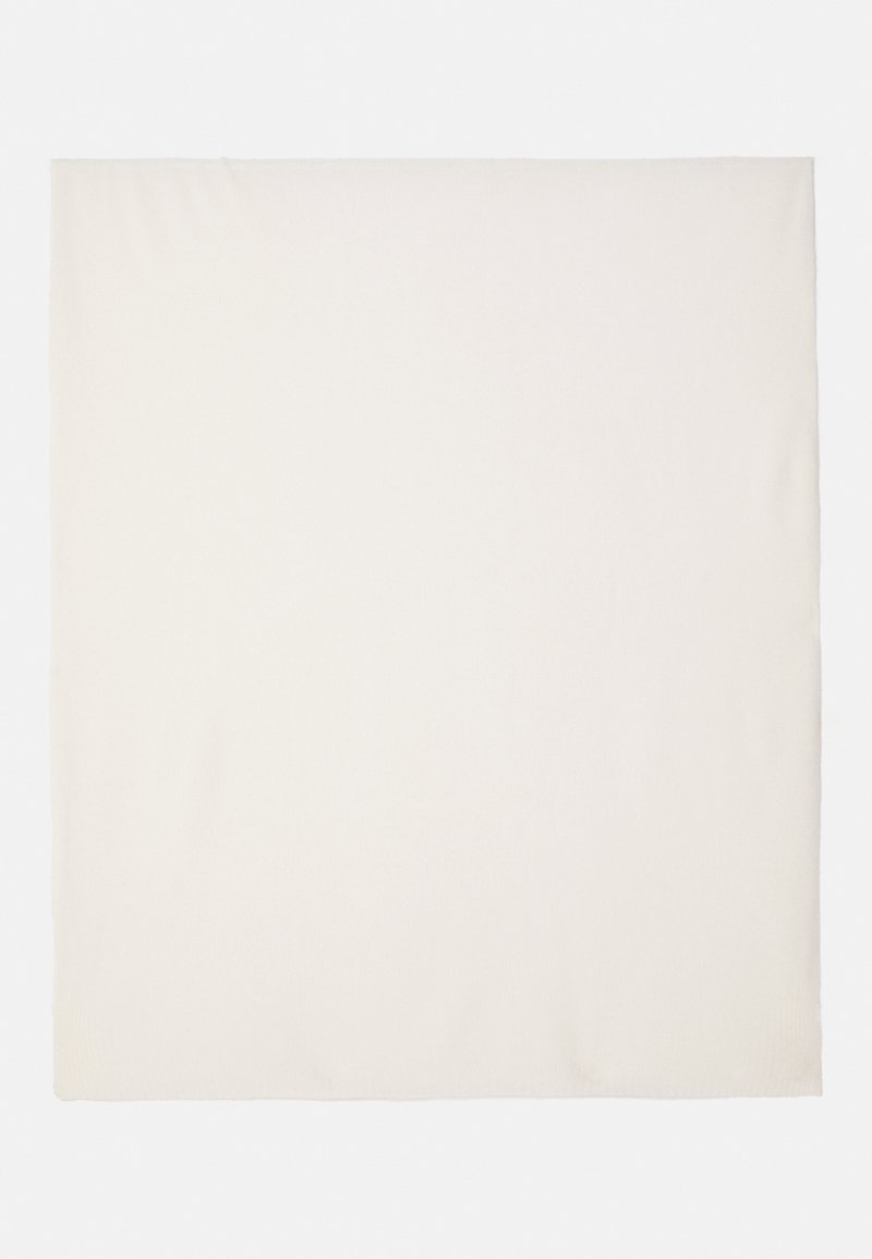 Couverture blanche unie, tissu doux, forme carrée, texture lisse, sans motifs ni accents, couleur uniformément répartie, design minimaliste.