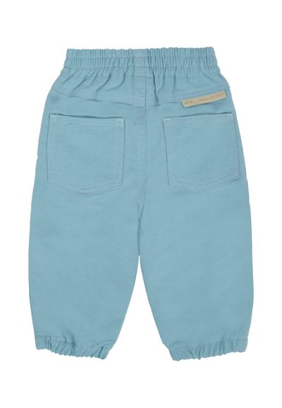 Pantaloni di cotone azzurri chiari con vita elastica, due tasche posteriori e polsini arricciati. Presenta un piccolo etichetta del marchio sul retro.