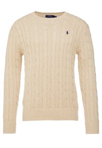 Beżowy sweter w splot kablowy z okrągłym dekoltem i długimi rękawami. Posiada ribbowane mankiety i dół, a na piersi znajduje się małe granatowe logo.