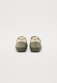 Thumbnail Image 9