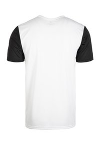 Koszulka z krótkim rękawem w białym kolorze z czarnymi rękawami, wykonana z gładkiego materiału, z okrągłym dekoltem i luźnym krojem.