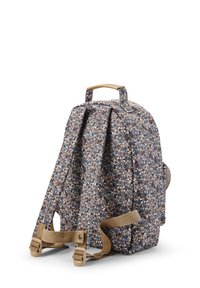 Blomsterryggsäck med ett mörkt flerfärgat mönster, tygmaterial, vadderade axelremmar och ett bärhandtag för enkel bärning.