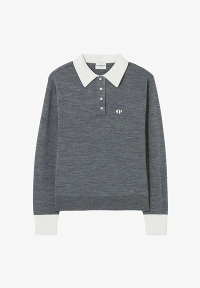 Polo shirt grigio a maniche lunghe con colletto bianco, patta dei bottoni e piccolo logo sul petto; polsini e orlo a costine. Tessuto in maglia morbida.