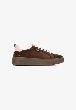 XTI, ZAPATILLA DE MUJER PLANO - Sneakers laag - marron