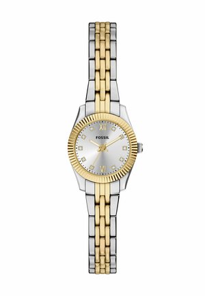 Zweifarbige silberne und goldene Fossil-Armbanduhr mit Metallgliederband, goldener Lünette, römischen Zahlen bei 12 und 6 sowie Kristall-Stundenmarkierungen.
