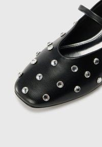 Thumbnail Image 6