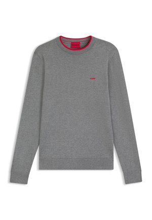 Grauer Sweatshirt mit langen Ärmeln, gerippten Bündchen und Saum sowie Rundhalsausschnitt. Mit einem kleinen roten Logo auf der Brust und rotem Halsausschnitt.
