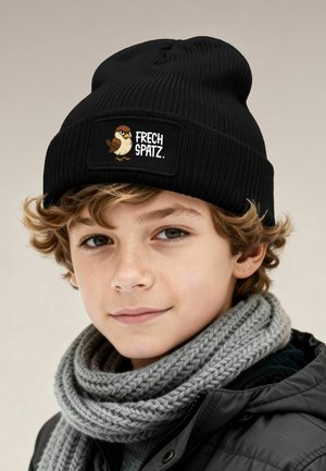 Black knitted beanie featuring a patch with a cartoon bird and "FRECH SPATZ" text. Accompanied by a textured gray scarf.