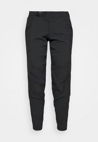 Zwarte softshellbroek met een slim fit, voorzien van een gespsluiting en ritszakken. Soepele textuur met versterkte kniezakken.