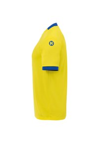 Gelbes Kurzarmtrikot mit blauem Kragen und Bündchen. Mit einem runden blauen Logo auf der linken Schulter. Aus leichtem Material gefertigt.