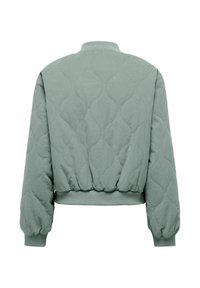 Veste bomber matelassée en vert doux, dotée d'un col montant, de poignets et d'un ourlet côtelés, avec une texture à motif arrondi sur toute la surface.