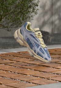 Vybráno, light blu/off white