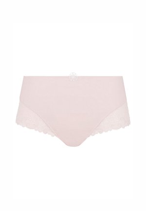 Lichtroze ondergoed van een gladde stof, met decoratieve kantafwerking en een bloemaccent aan de voorkant. Subtiele glans en zachte textuur.