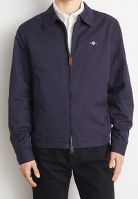 GANT Lehká bunda - dark blue