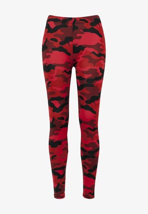 Punane ja must kamuflaažiga legginsid, mis on valmistatud venivast kangast, omavad elastset vöökohta ja tal on sobiv disain. Pole nähtavaid detaile või aksessuaare.