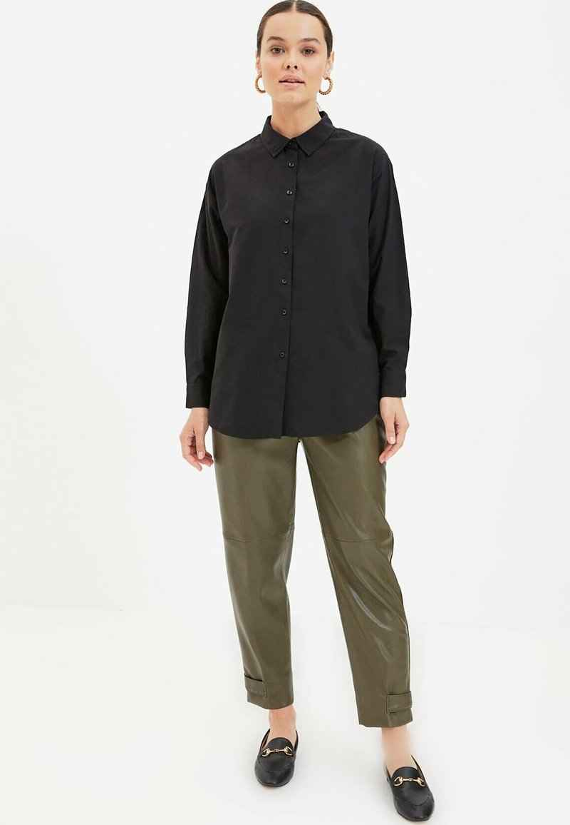 Trendyol Modest Overhemdblouse zwart Trendyol Modest Overhemdblouse zwart
