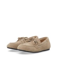 Beige suedi venepussit pyöreillä varpailla, nauhakiinnitys edessä ja hopeanväriset nauhakiinnikkeet. Litteä musta pohja, pehmeä pinta ja minimalistinen muotoilu.
