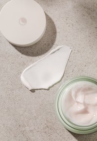Thumbnail Image 6