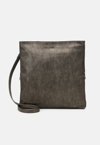 Skórzana torebka na ramię w metalicznej szarości, charakteryzująca się gładką fakturą, minimalistycznym wzornictwem oraz regulowanym paskiem, zapewniającym wszechstronność noszenia.