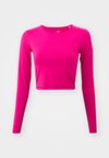 GRAPHIC CROP LONG SLEEVE - Μπλούζα με μακριά μανίκια - punch pink