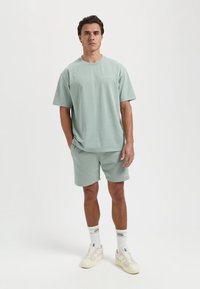 HANG ELEVEN Trainingsbroek - sage green