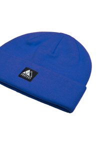 Mėlynas megztas kepuraitė iš banguoto audinio su sulankstytu kraštu. Yra juodas stačiakampis logotipo pleistras su balta tekstu.