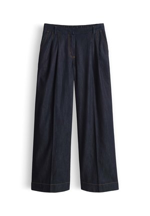Pantaloni in denim blu scuro a gamba larga con pieghe frontali, tasche laterali, passanti per cintura e cuciture a contrasto lungo cuciture e orli.