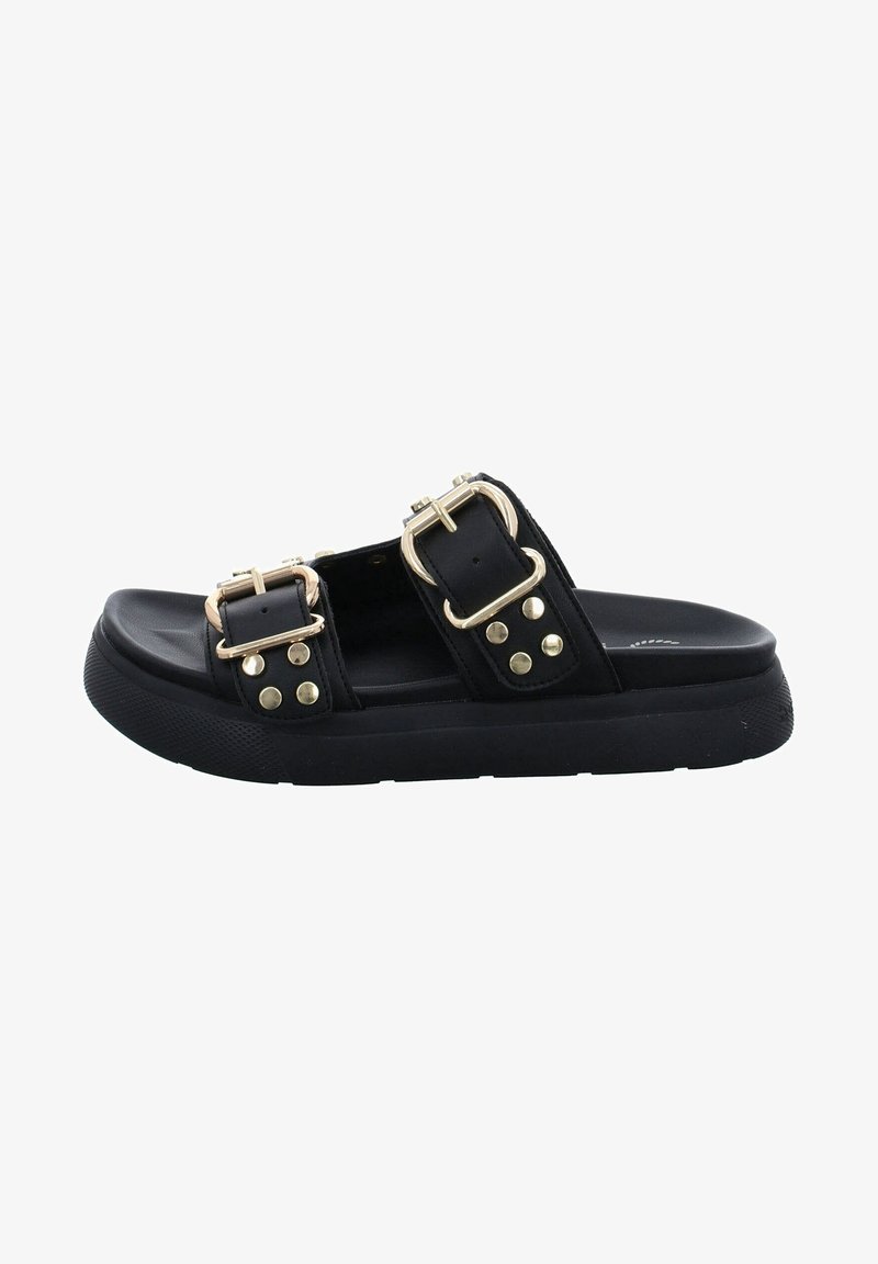 Sandales à enfiler noires avec deux larges brides ornées de boucles dorées et de clous décoratifs. Semelle en caoutchouc épaisse avec dessous texturé.