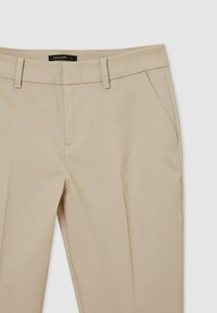 Unausgewählt, beige