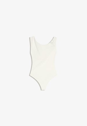 Biely jednocestný plavky bez rukávov so zaobleným výstrihom a výrazne vysokými nohavičkami, zobrazené na bielom pozadí.