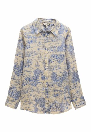 Beež pikkade varrukatega nööbiga särk sinise maastiku printimisega, millel on purjekad, puud ja hooned, klassikalise kraega ja mansetiga varrukad.