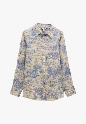 Beež pikkade varrukatega nööbiga särk sinise maastiku printimisega, millel on purjekad, puud ja hooned, klassikalise kraega ja mansetiga varrukad.