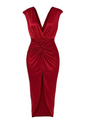 Robe midi sans manches en satin rouge avec un décolleté en V profond, un détail de nœud torsadé à la taille et une jupe fendue à l'avant.