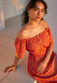 Next OFF SHOULDER - Kasdienė suknelė - coral orange
