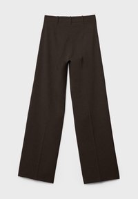 Pantalon à jambes larges marron foncé avec passants de ceinture et détails de couture à l'avant, étalé à plat sur un fond clair.